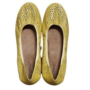Ladies Vionic ballet flats size 11